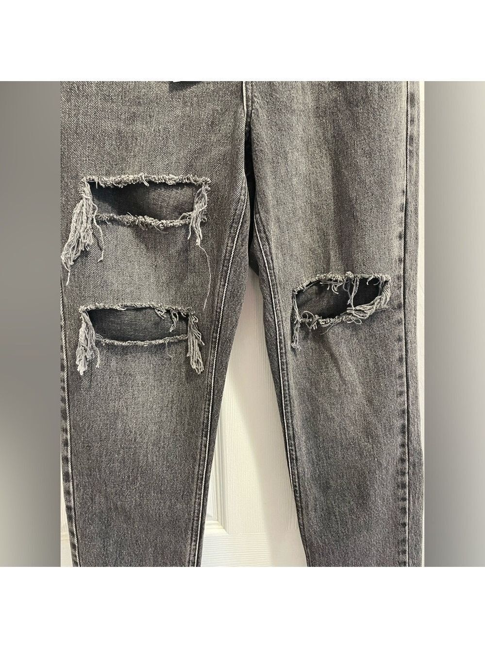 NWT TOPSHOP Distressed Washed Black Mom Tapered Jeans size 4 / 26 - Picture 5 of 12